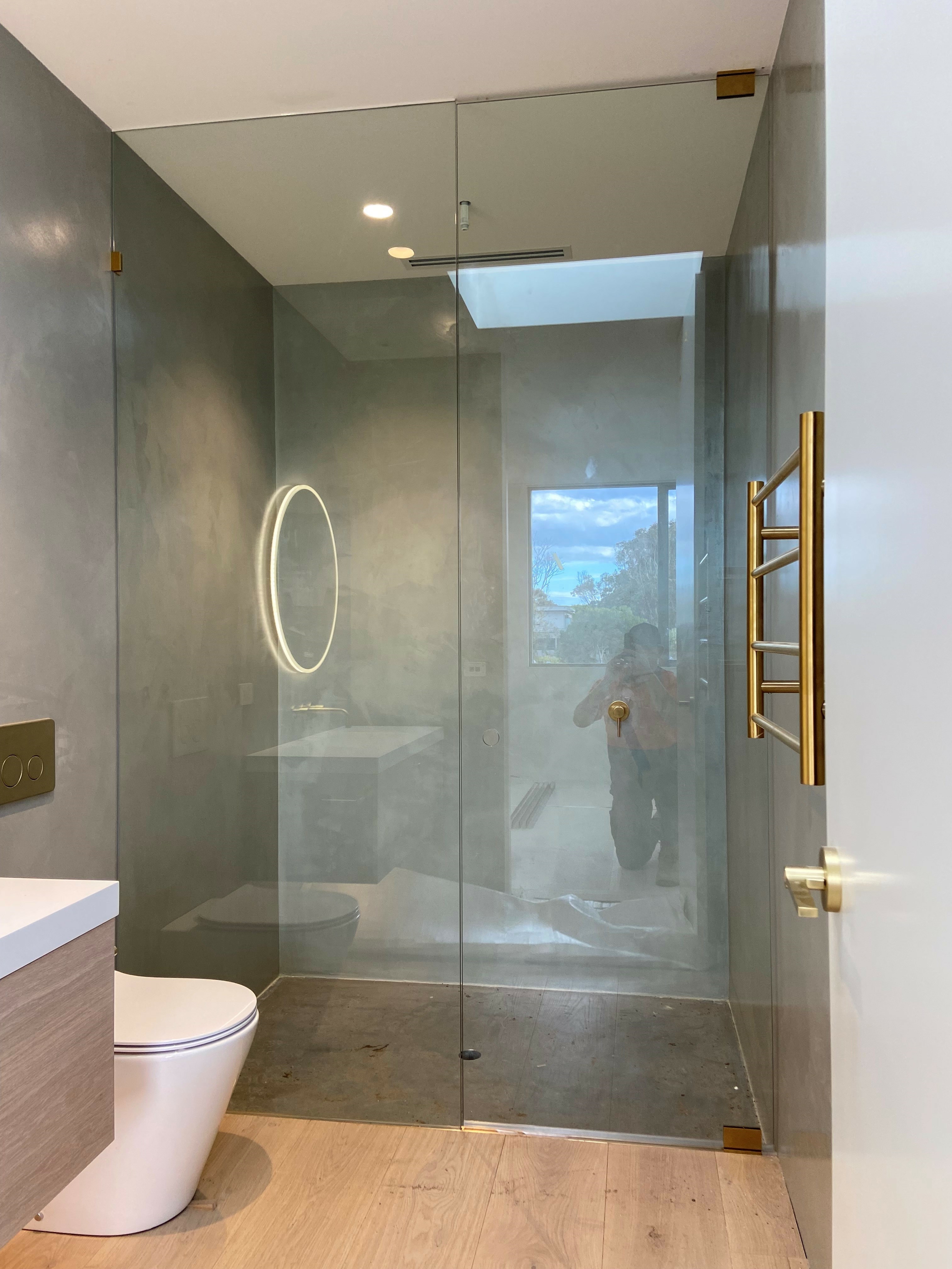 Modern and elegant shower design